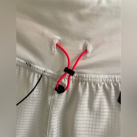 The North Face Women's White, Black & Red Patterned Shorts, NWOT, Medium - Picture 4 of 11